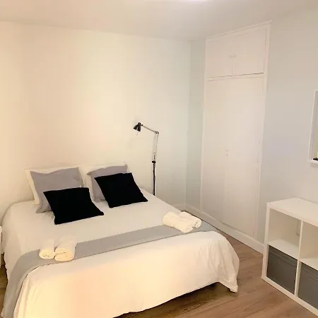 Apartamento Piso Amplio Frente Al Mar En Pleno Paseo Marítimo. *