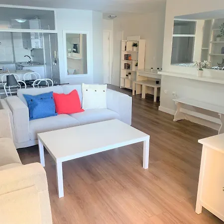 Apartamento Piso Amplio Frente Al Mar En Pleno Paseo Marítimo.