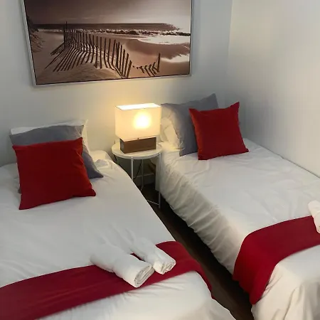 Piso Amplio Frente Al Mar En Pleno Paseo Marítimo. Apartamento