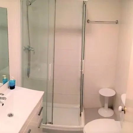 Piso Amplio Frente Al Mar En Pleno Paseo Marítimo. Apartamento Cádis