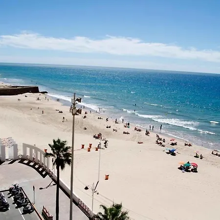 Apartamento Piso Amplio Frente Al Mar En Pleno Paseo Marítimo.