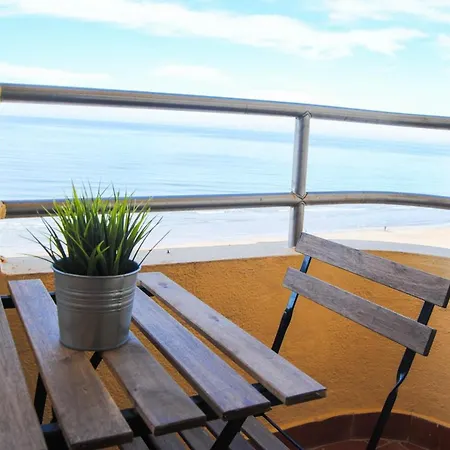 Piso Amplio Frente Al Mar En Pleno Paseo Marítimo. *