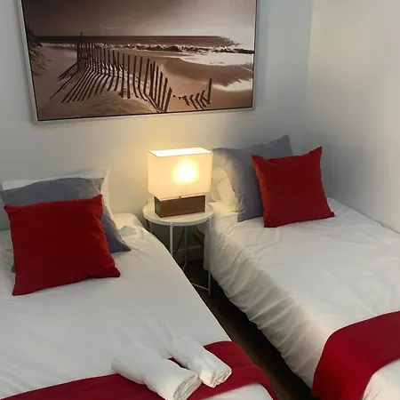 Piso Amplio Frente Al Mar En Pleno Paseo Marítimo. Apartamento